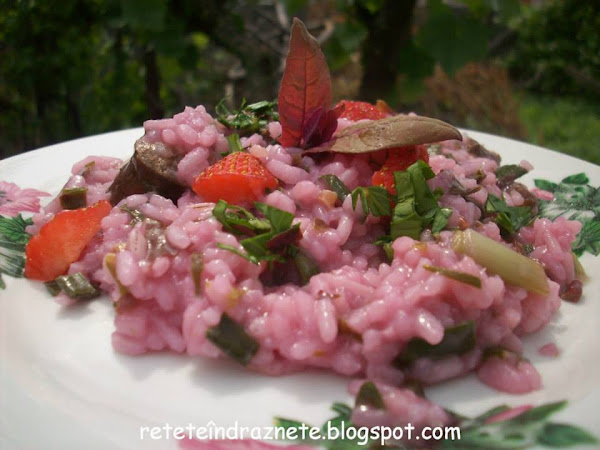 Risotto Cristina cu căpșuni, lobodă, cârnat, leuștean - Rețetă fără gluten