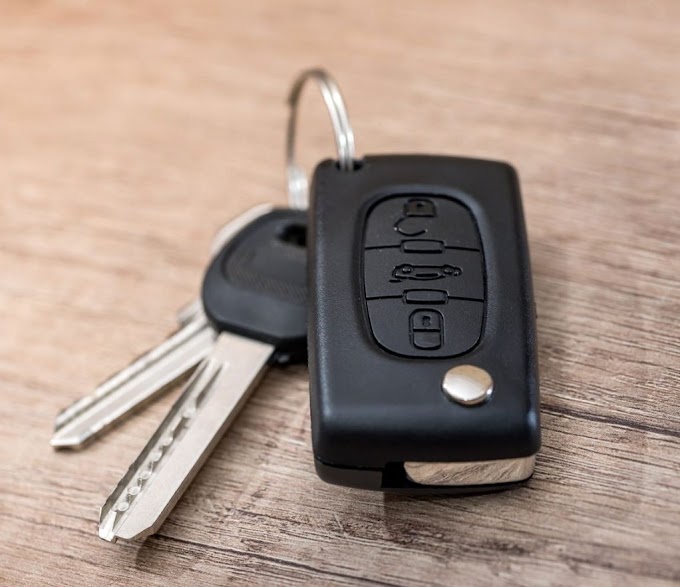 Why you should never fasten other keys to your car's ignition key