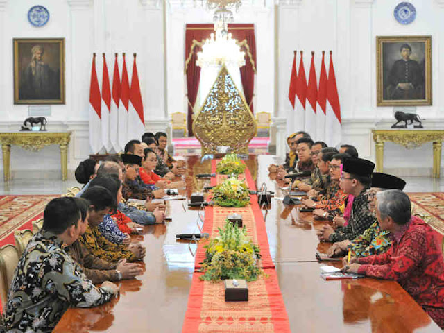 Jokowi Receives MSMEs Associations at Merdeka Palace