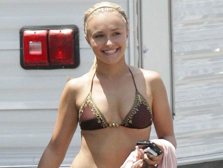 To celebrate here are 3 pics of Hayden Panettiere in a bikini