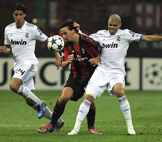 Pepe fights against Ibrahimovic in the last Real Madrid vs Milan