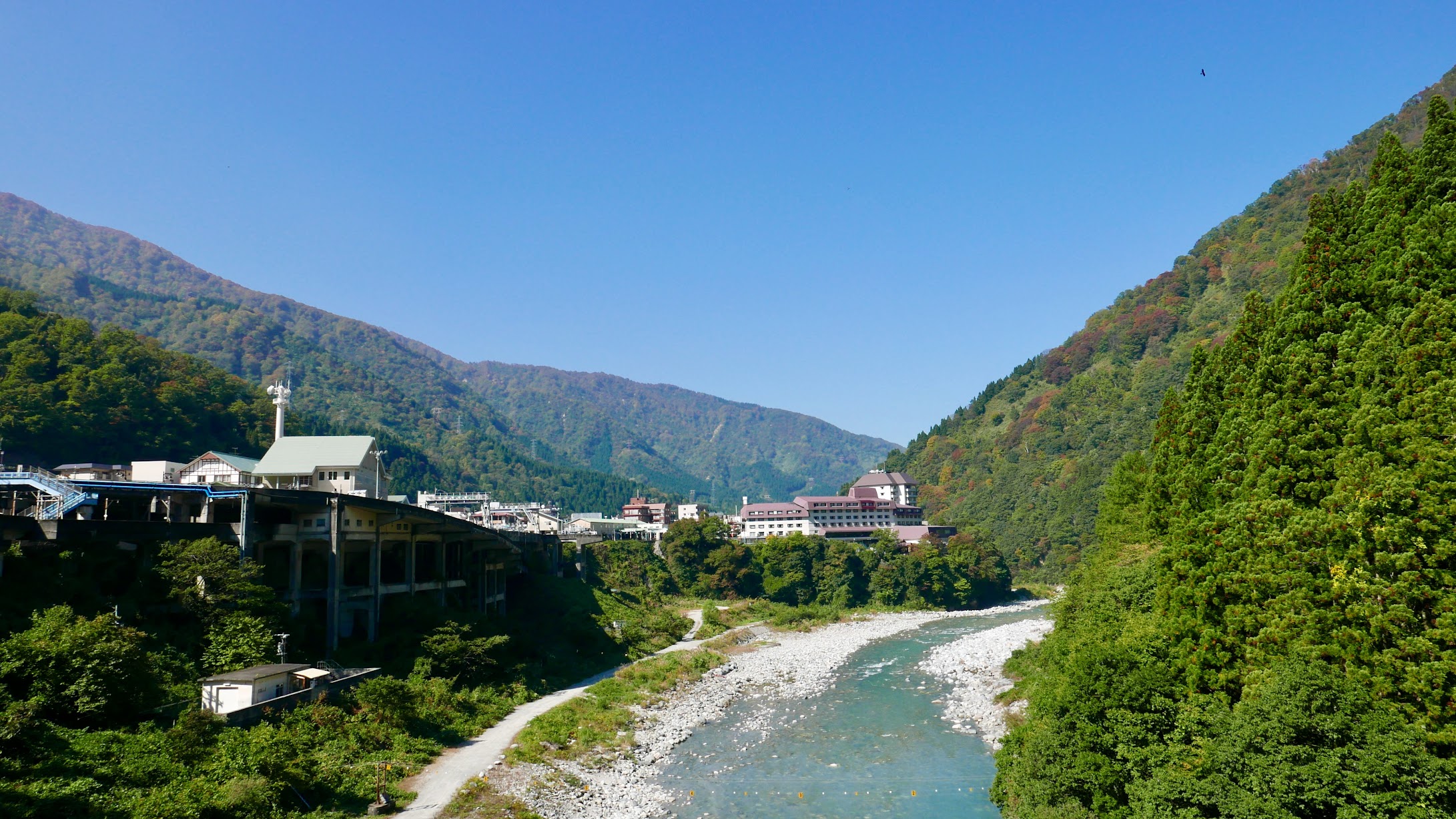 宇內月溫泉