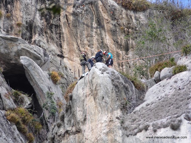 Domingo de aventura com trilha e rapel na Serra do Pará