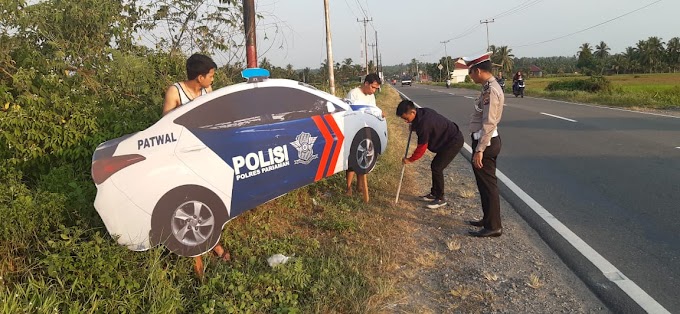 Cegah Kecelakaan Satlantas Pariaman Pasang Replika Mobil Patroli