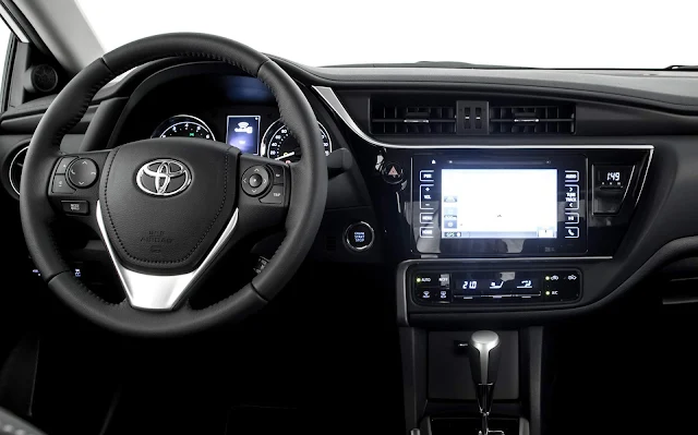 Toyota Corolla XRS 2018 - interior - painel