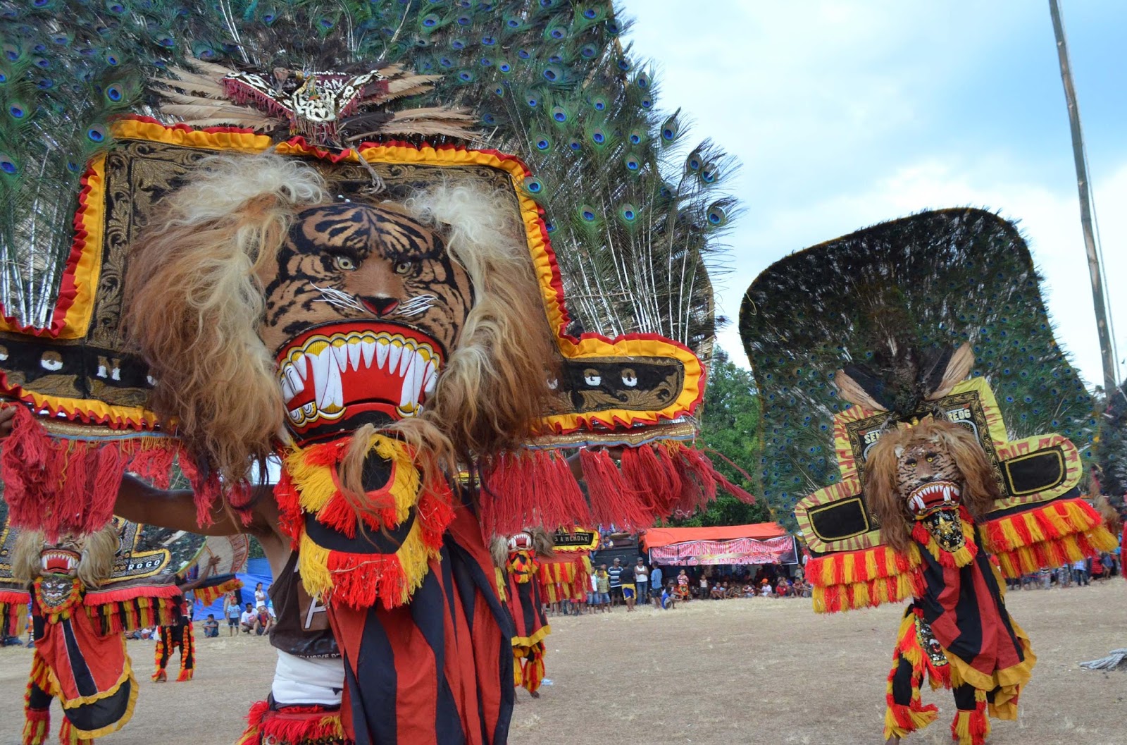  Kerajinan  dan Kesenian Kerajinan  Dan Kesenian