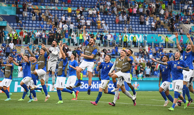 Italy players celebrating a victory at EURO 2020