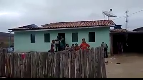 BOA NOVA: Ladrões batem em idoso e ateiam fogo em casa na região da Goiabeira.