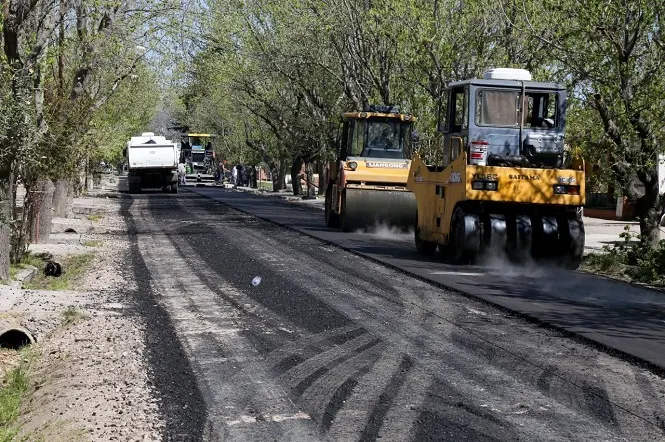 Se asfaltaron 30 cuadras en Salto de las Rosas y ahora se vienen tres barrios en Cuadro Nacional