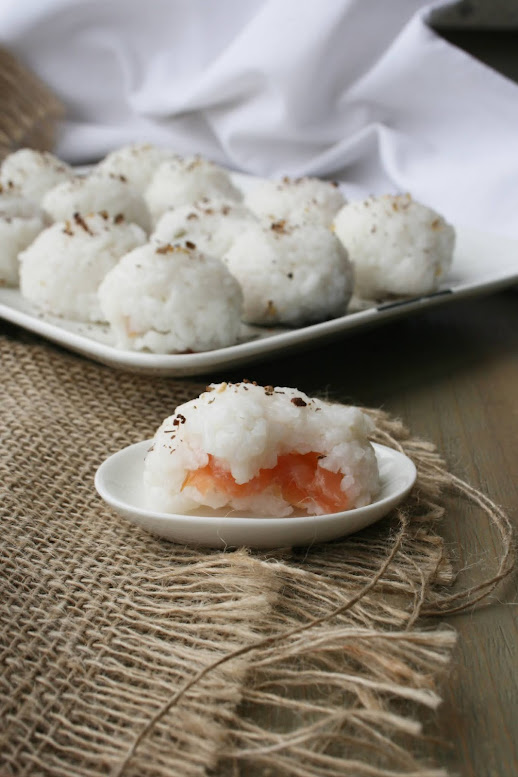 Bolitas de arroz rellenas de salmón ahumado El Ágora de Ángeles