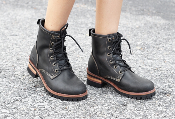 Dress Like Jess Jessica Lemos jesslemos Skechers black leather Laramie 2 logger ankle lace up boots