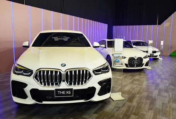 SACI y BMW presentaron cinco vehículos de lujo en la feria “5 días sobre ruedas”