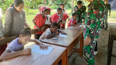 Meriahkan hut yonif 122/tombak sakti ke- 59 tahun satgas pos mosso gelar lomba mewarnai untuk SD negeri Mosso