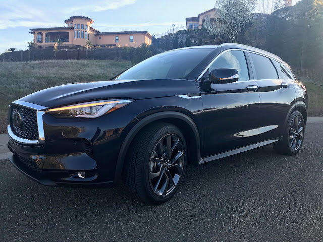 Front 3/4 view of 2020 Infiniti QX50 Autograph AWD