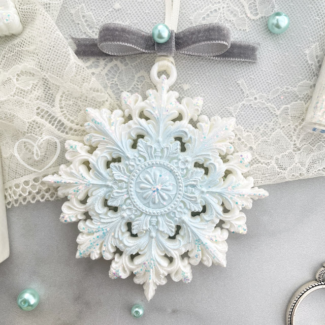 DIY Christmas ornament snowflakes created with the Redesign with Prima Wonder Spark snowflake moulds, Sizzix Creamy Matte Effects Arctic Sky Paint, Pearlescent Paste; and Prima Marketing Finnabair glitter.