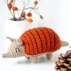 armadillo amigurumi