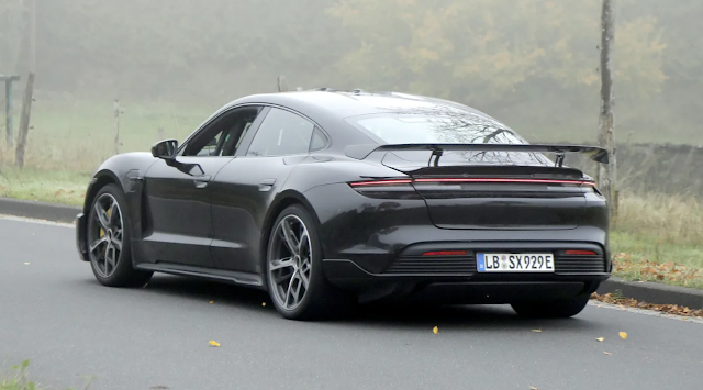 Porsche Taycan Diluncurkan Untuk Menyaingi Tesla Model S plaid