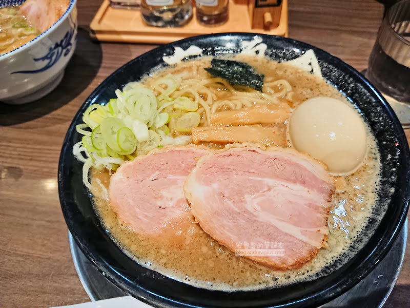 東京美食|六厘舍 東京晴空街道店:東京必吃拉麵,Google評分4.0千則評論,拉麵沾麵值得一吃