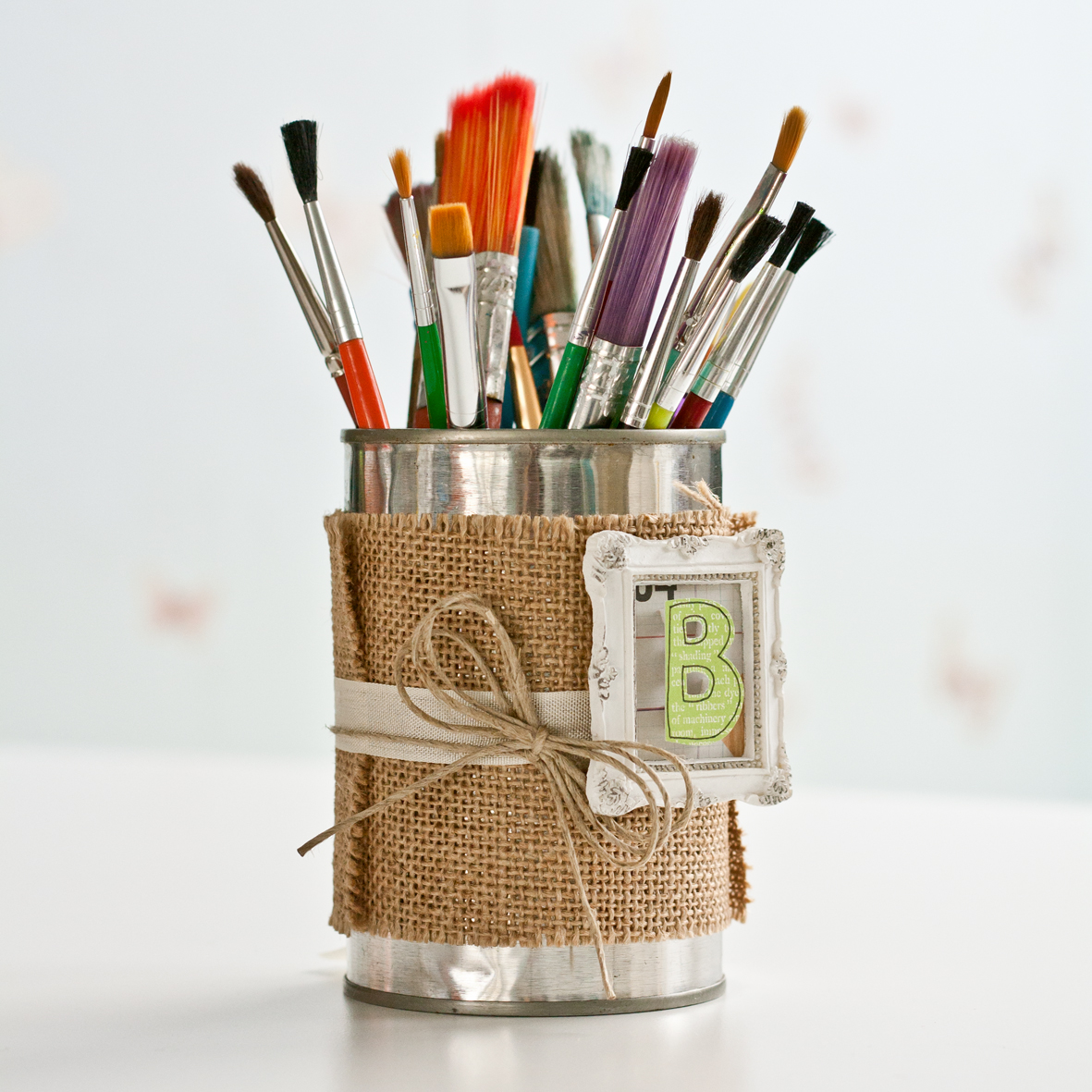 Tin can upcycled into a brush holder