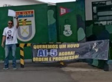 Bolsonaristas comemoram o Dia do Exército com pedido de AI-5 em Vitória da Conquista