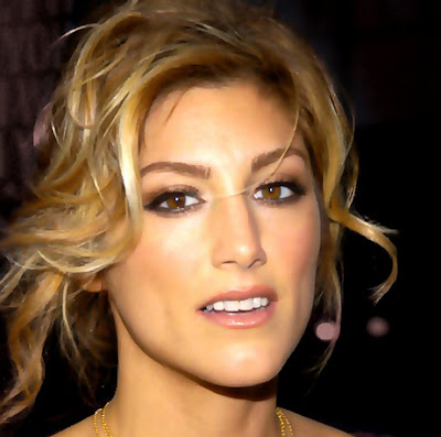 and despite clearly having those great Latin looks Jennifer Esposito