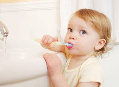  Chải răng đúng cách khi niềng răng 