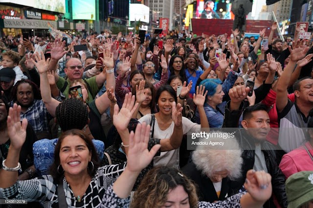 Times Square reunio a miles de personas para adorar a Dios en histórico evento cristiano 