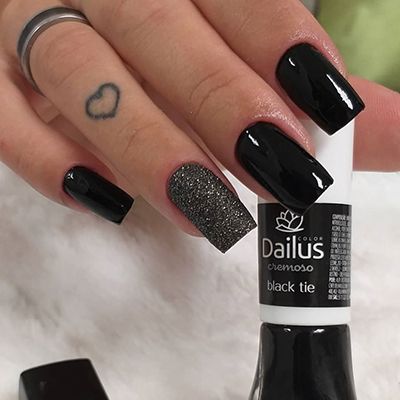 unhas decoradas com esmalte preto 6