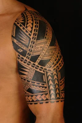 imagen de tatuaje maori estilo samoano