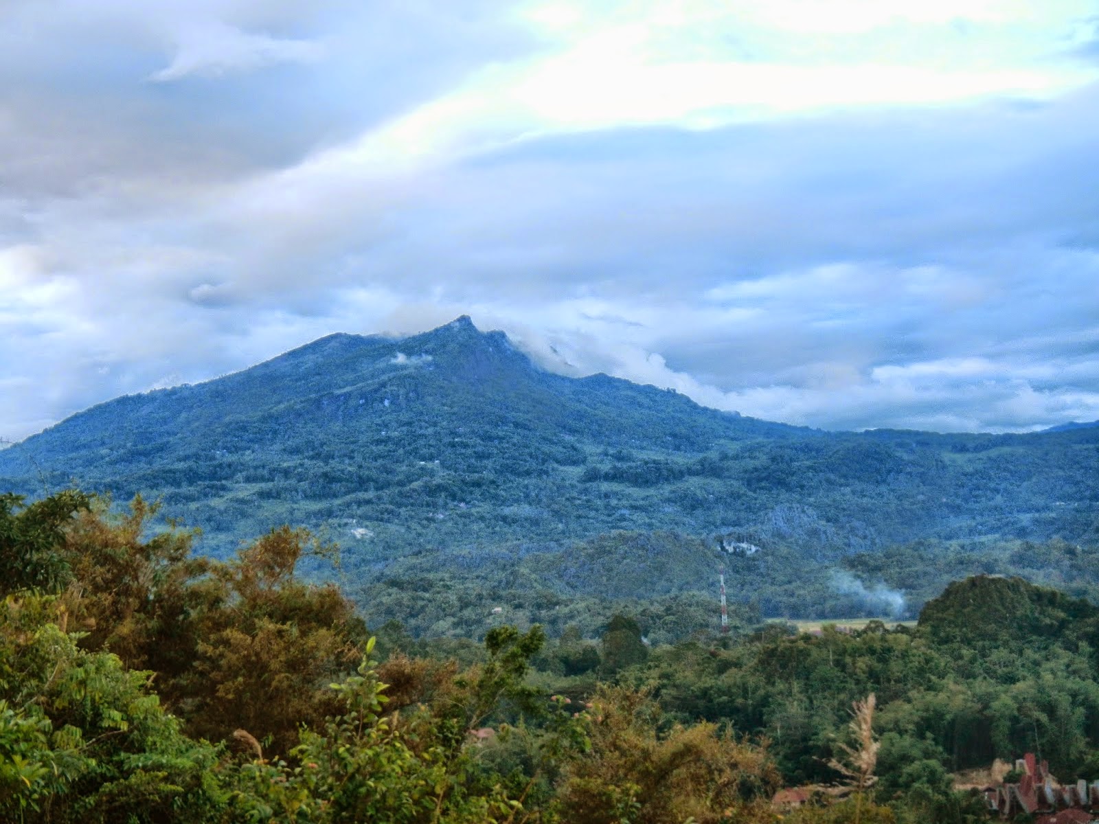 5 Puncak  Gunung  Terindah di Sulawesi Selatan Makassar 