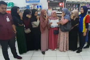 Viral, Mahasiswi yang Berantakin Minimarket Minta Maaf.