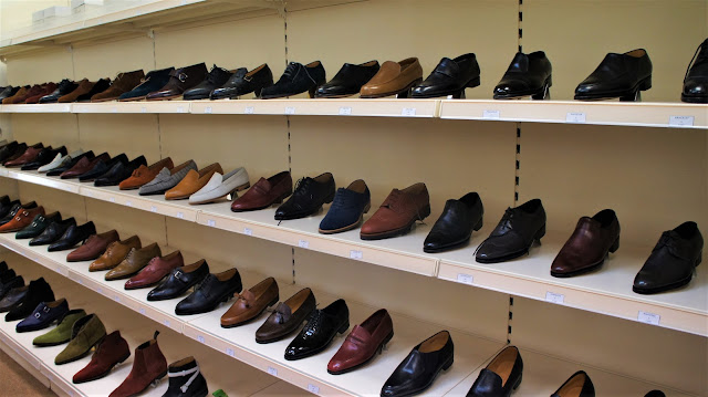 ノーザンプトン ジョンロブ ファクトリーストア northampton john lobb factory store 紳士靴 ノーザンプトンで靴を買う ジョンロブの靴 セール 価格 ジョンロブのネクタイ ジョンロブのベルト ジョンロブの財布