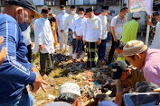 BUPATI DAN WABUP ROHIL SAKSIKAN PEMOTONGAN SAPI KURBAN UNTUK WARTAWAN