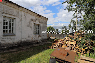 Januszkiewicz manor in Dziahylnia. Old stables. Sawn Timber