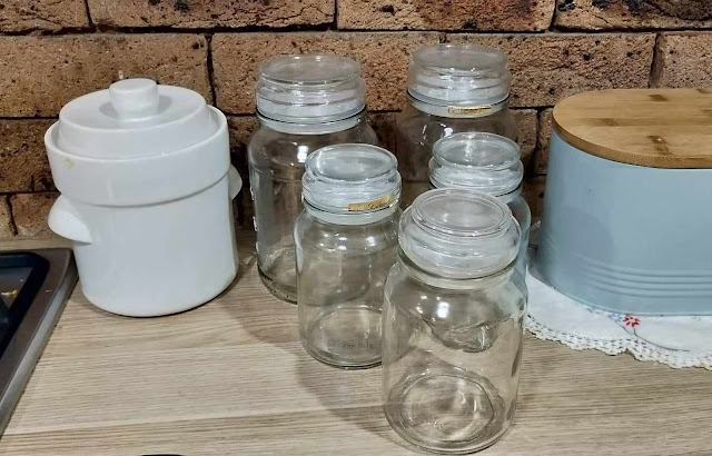 Moccona jars for storing bulk herbs and spices