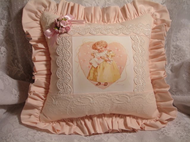 Cuscino delicato con bambina