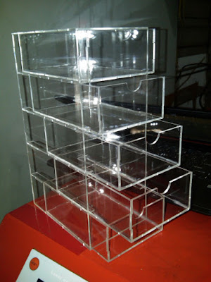 jual-rak-display-akrilik-box
