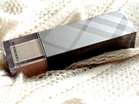 Burberry Fresh Glow Luminous Fluid Base in Nude Radiance