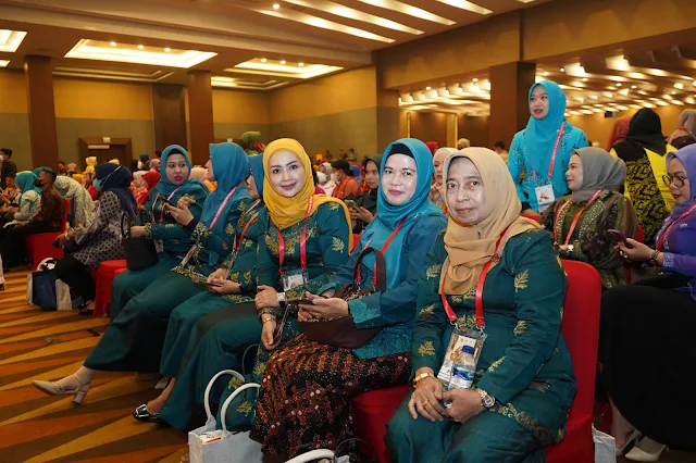 Ketua Dekranasda Asahan Bersama 1400 Pelaku UMKM se Indonesia Hadiri Puncak HUT ke- 43 Dekranas