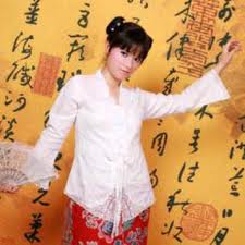 Bandung Paris Van Java: Re: Kebaya Encim dan Sarung Nyonya