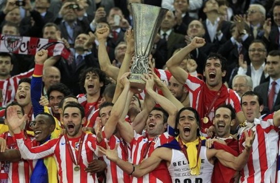 Atlético Madrid players celebrate with the trophy after winning the Europa League