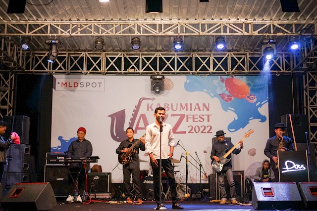 Kabumian Jazz Festival 2022 Sukses Digelar di Pantai Kaliratu 