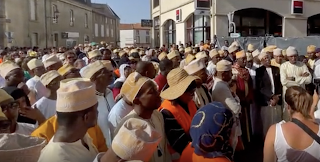 Bressuire : Plus de 400 personnes à la marche en hommage aux victimes comoriennes de l’incendie - vidéo