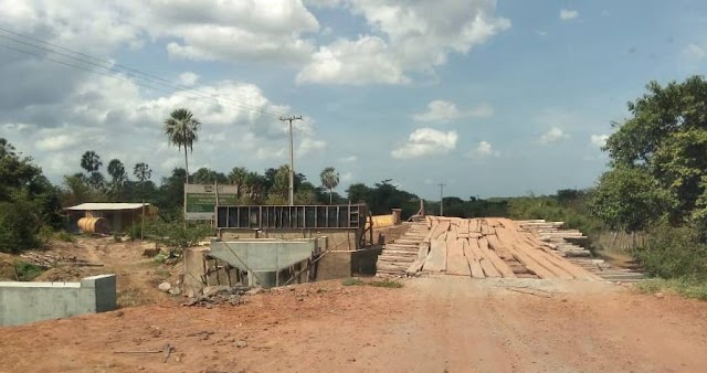 Motociclista quebra a perna ao cair de  ponte em situação precária na zona rural de Magalhães de Almeida-MA 