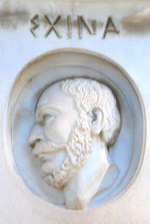 το ταφικό μνημείο του Οίκου Σχινά στο Α΄ Νεκροταφείο των Αθηνών