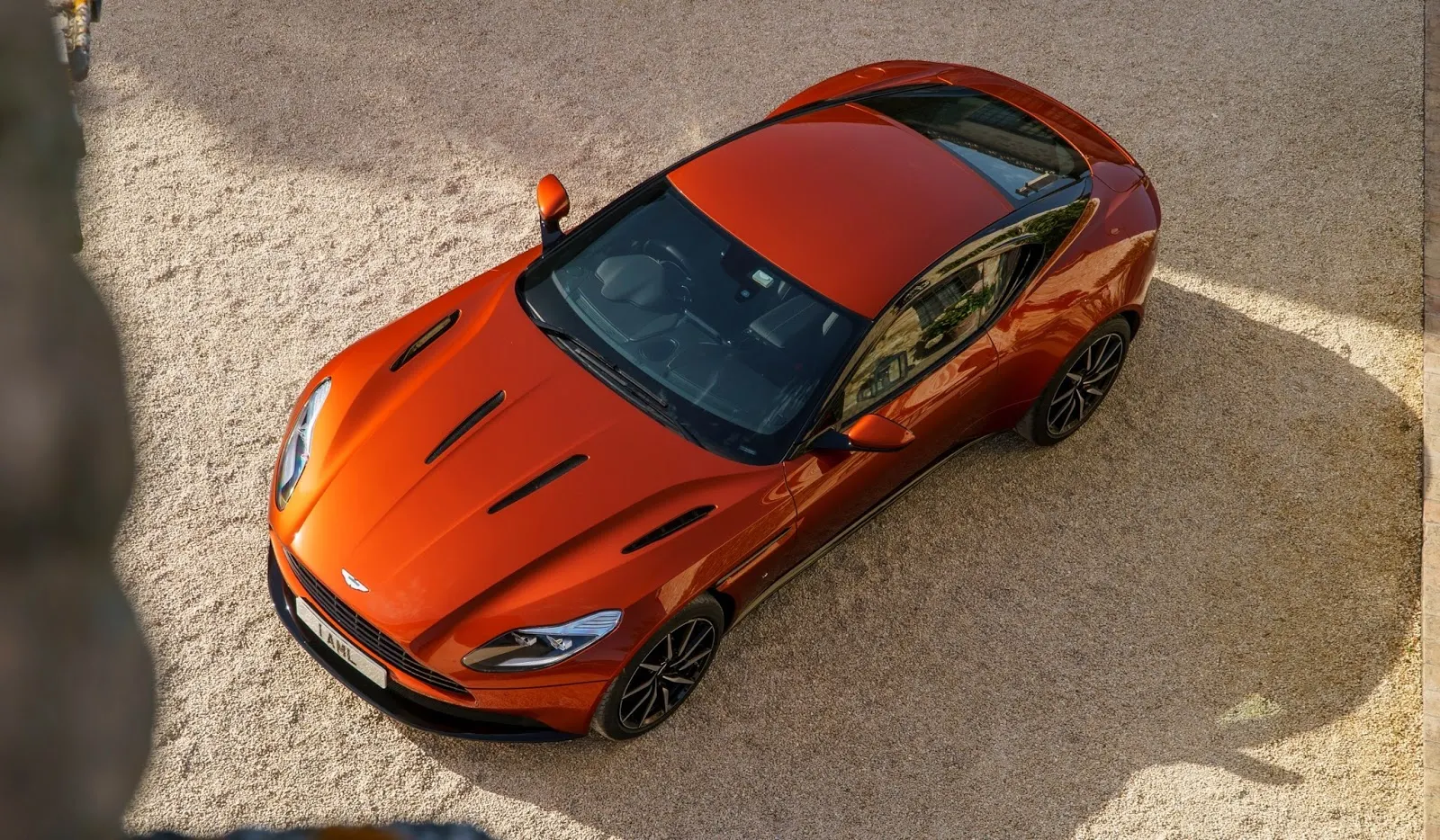 Aston Martin DB11