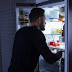 Έρευνα - Γιατί τα βράδια θέλεις να φας ό,τι υπάρχει στο ψυγείο σου;