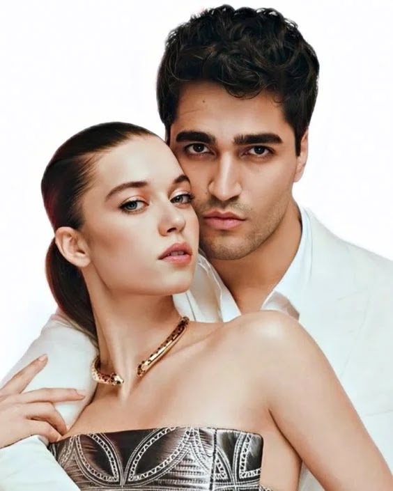 Kubilay Aka, who was a guest on Eser Yenenler's YouTube show, made a reference to his close friend Mert Yazıcıoğlu's former girlfriend Afra Saraçoğlu, who has started a romantic relationship with Mert Ramazan Demir, her co-star from the TV series Yalı Çapkını. Kubilay Aka's reference to the Yalı Çapkını stars Afra Saraçoğlu and Mert Ramazan Demir gained attention. Aka said, "I am very loyal to my friends. When I say 'no one should be upset,' I got involved in some things."