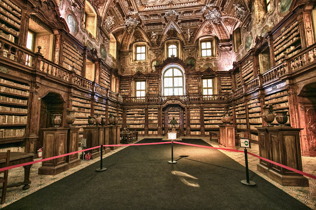 Biblioteca-Complesso monumentale dei Girolamini-Napoli