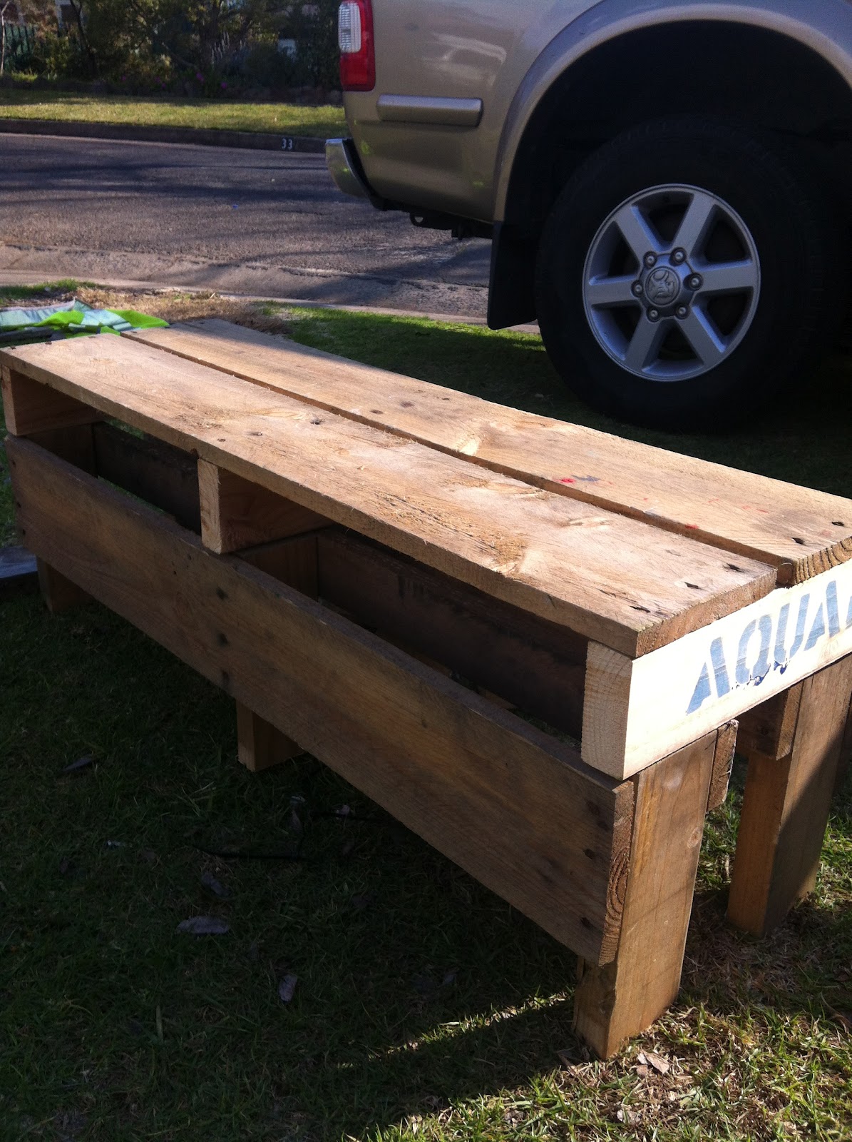  . This is your finishing product a DIY recycled pallet bench seat